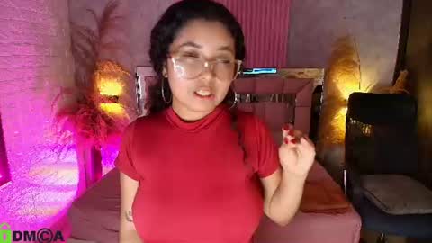 Snapshot of griselle_rousse chatting on 06.25.26 online show from 06.25.26