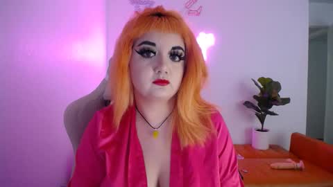 Snapshot of groovynights chatting on 03.08.25 daphne online show from 03.08.25
