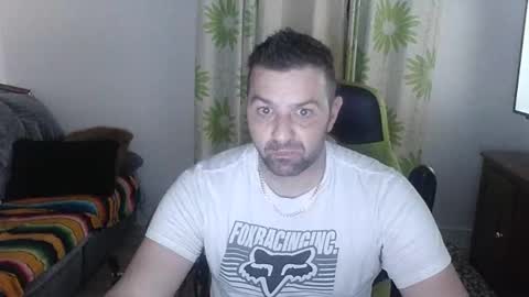 Snapshot of guillaume666286050 chatting on 04.26.26 guillaume666286050 online show from 04.26.26