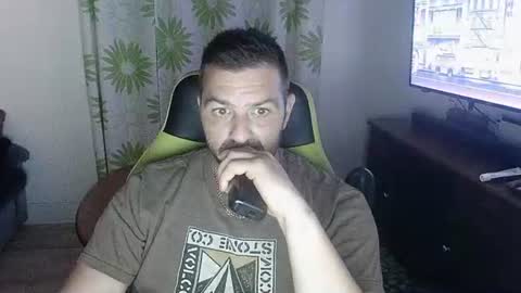 Snapshot of guillaume666286050 chatting on 06.15.26 guillaume666286050 online show from 06.15.26