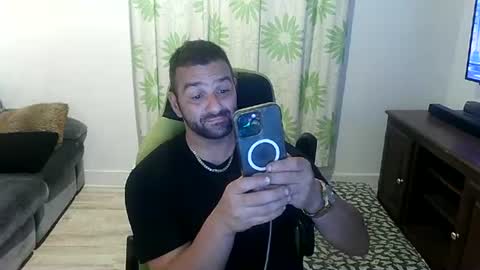 Snapshot of guillaume666286050 chatting on 06.17.26 guillaume666286050 online show from 06.17.26