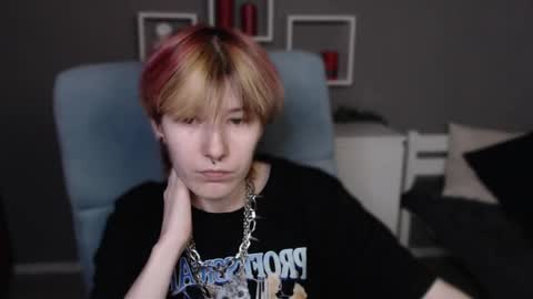 Snapshot of guitarandangell chatting on 04.26.26 guitarandangell online show from 04.26.26