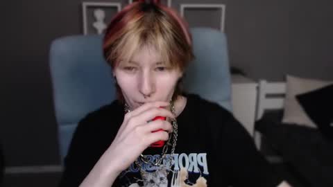 Snapshot of guitarandangell chatting on 04.27.26 guitarandangell online show from 04.27.26