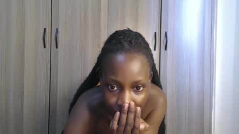 Snapshot of gulpess chatting on 10.01.25 Miss Incredible online show from 10.01.25