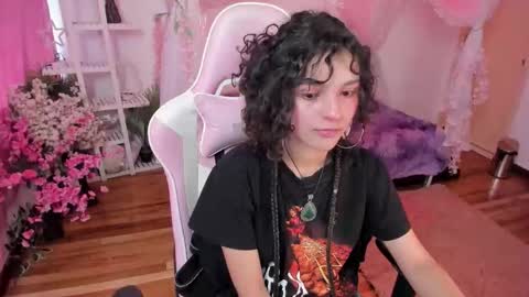 Snapshot of gummo_ chatting on 12.13.25 gummo_ online show from 12.13.25