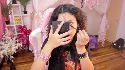 Snapshot of gummo_ chatting on 12.18.25 gummo_ online show from 12.18.25