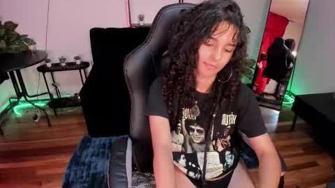 Snapshot of gummo_ chatting on 02.12.26 gummo_ online show from 02.12.26