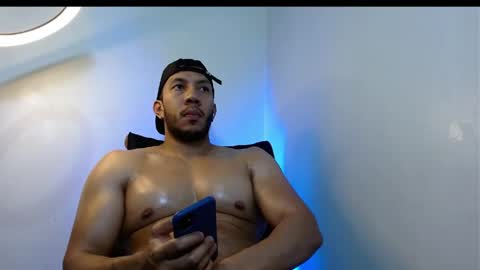 holl latino online show from 04.18.26