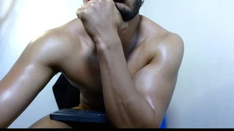 Snapshot of gurushake chatting on 04.21.26 holl latino online show from 04.21.26