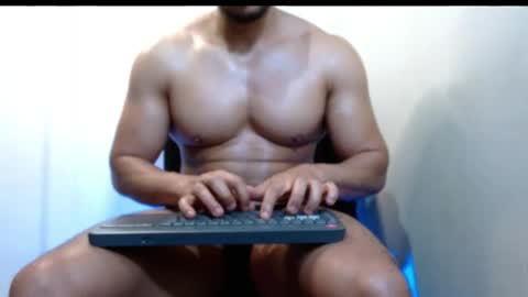 Snapshot of gurushake chatting on 05.13.26 holl latino online show from 05.13.26