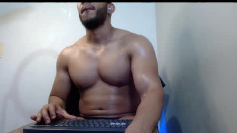 Snapshot of gurushake chatting on 05.16.26 holl latino online show from 05.16.26