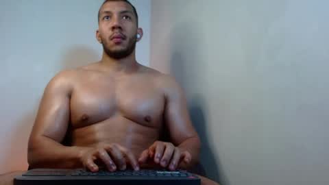 Snapshot of gurushake chatting on 05.22.26 holl latino online show from 05.22.26