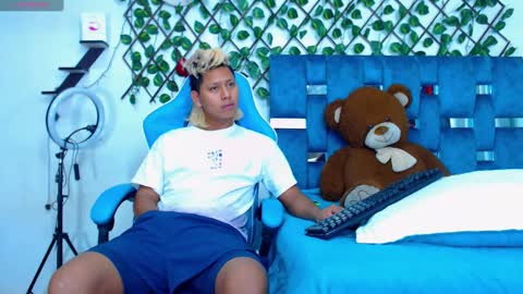 Snapshot of gurxxxt chatting on 03.02.25 Hakim online show from 03.02.25