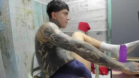 Snapshot of gury_tattoo chatting on 05.11.26 Gury online show from 05.11.26