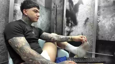 Snapshot of gury_tattoo chatting on 06.19.26 Gury online show from 06.19.26