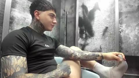Snapshot of gury_tattoo chatting on 06.23.26 Gury online show from 06.23.26