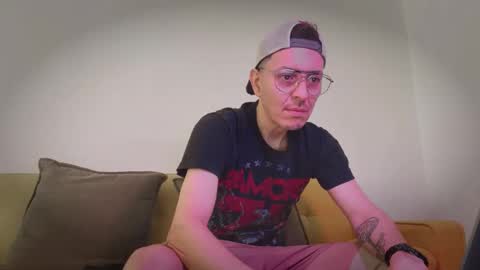 Snapshot of guselectric chatting on 09.22.25 GUS online show from 09.22.25