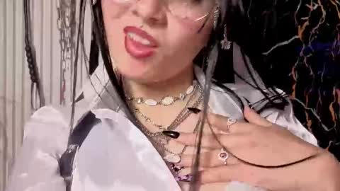 Snapshot of guxplo_ chatting on 09.21.25 Miss online show from 09.21.25