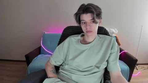 guy_liam1 online show from 12.24.24