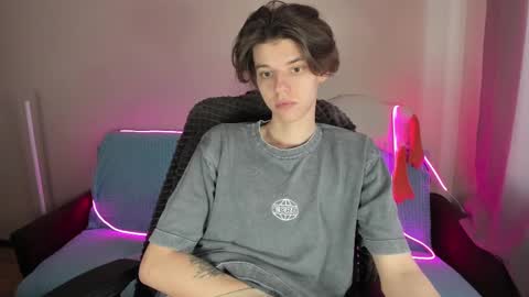 guy_liam1 online show from 02.16.25