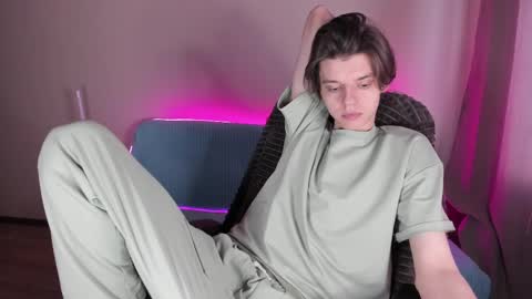 guy_liam1 online show from 02.21.25