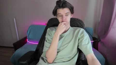 guy_liam1 online show from 02.24.25