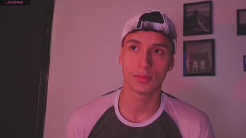 Snapshot of guy_twinks chatting on 01.06.26 Gabriel online show from 01.06.26