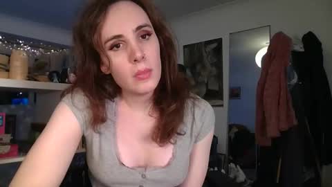 Snapshot of gweneria chatting on 11.15.25 cutiefoxxx online show from 11.15.25
