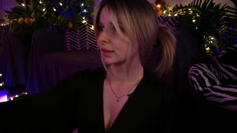 gwenhilton online show from 02.21.25