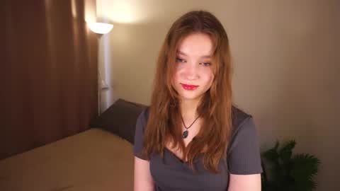 Snapshot of gwennielove chatting on 05.14.26 Molly online show from 05.14.26