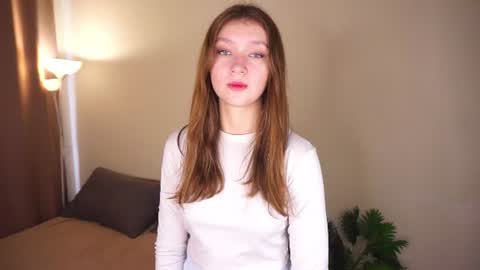 Snapshot of gwennielove chatting on 06.20.26 Molly online show from 06.20.26