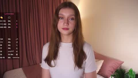 Snapshot of gwennielove chatting on 06.28.26 Molly online show from 06.28.26