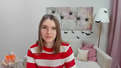 Snapshot of gwensmitt chatting on 10.31.25 gwensmitt online show from 10.31.25