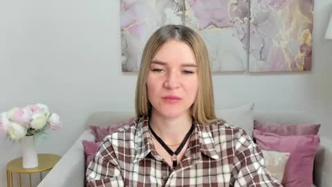 Snapshot of gwensmitt chatting on 06.19.26 gwensmitt online show from 06.19.26