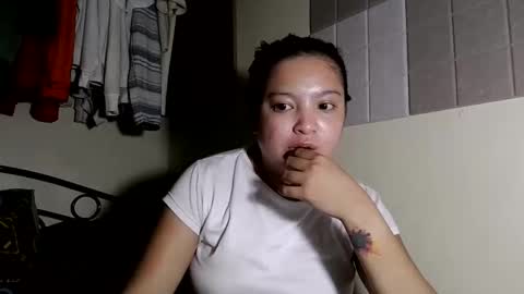 Snapshot of gwyneth2001 chatting on 04.29.26 Im Gwyneth From Philippines pinkheart69 online show from 04.29.26