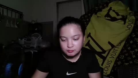 Snapshot of gwyneth2001 chatting on 05.11.26 Im Gwyneth From Philippines pinkheart69 online show from 05.11.26