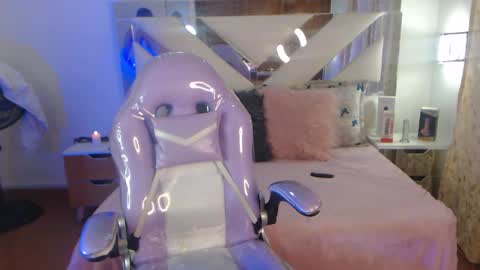 gyal_8_ online show from 11.06.25