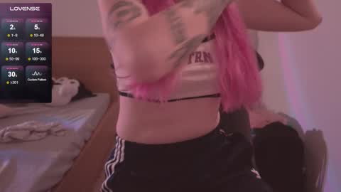 Snapshot of h2h0e chatting on 02.14.26 Lana online show from 02.14.26