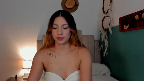 Snapshot of h3y_mia3 chatting on 05.25.26 Paulina online show from 05.25.26