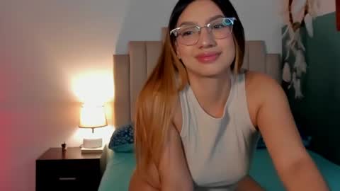 Snapshot of h3y_mia3 chatting on 05.27.26 Paulina online show from 05.27.26