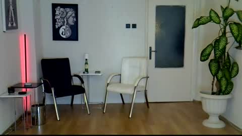 Snapshot of h_blackwood chatting on 06.30.26 H. Blackwood online show from 06.30.26