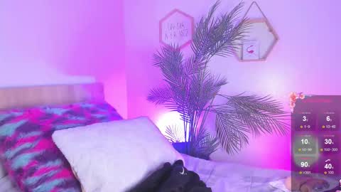 Hadid online show from 03.25.26