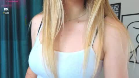 Snapshot of hadleynichols chatting on 09.14.25 Hi Im Rebecca Glad to see you in my room  PVT is open online show from 09.14.25