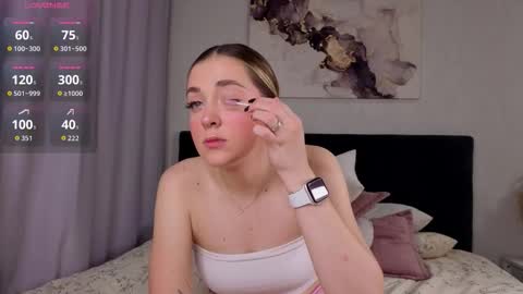 Snapshot of hadleynichols chatting on 10.07.25 Hi Im Rebecca Glad to see you in my room  PVT is open online show from 10.07.25