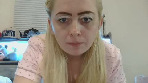 Hailey and d online show from 11.21.25