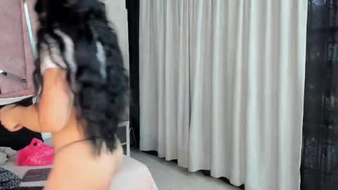 Snapshot of haileyduke chatting on 10.03.25 Hailey online show from 10.03.25
