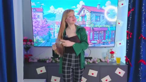 Snapshot of haileykunzelman chatting on 05.10.26 Elizabeth online show from 05.10.26