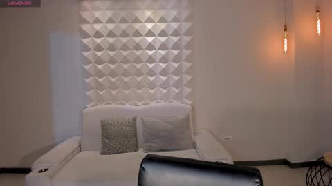 Hailey online show from 03.25.26