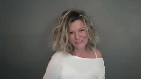 Hailey online show from 04.10.26