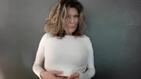 Snapshot of haileys123 chatting on 07.27.26 Hailey online show from 07.27.26